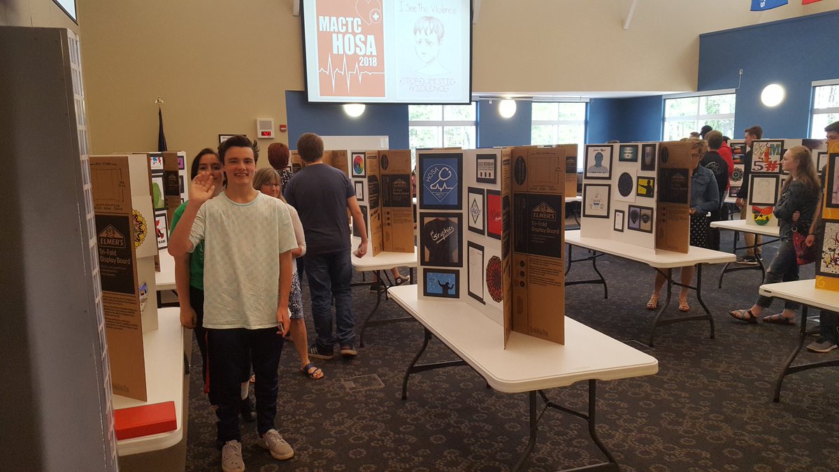 LaurieHundt's tweet photo. Graphic Production Technologies first Student Expo was a success! Thank you students, families, friends, other supporters for coming! It was awesome for our students to share their hard work. Also a huge thank you Hospitality &amp; Tourism their amazing yummy talents! #mactc #CTE https://t.co/A2AG9nnRZi