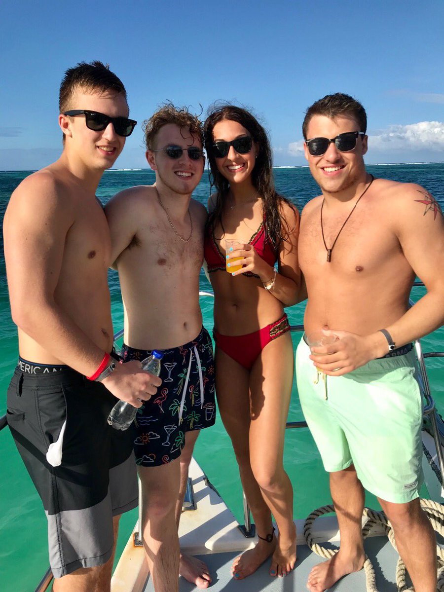 joshmitchel09's tweet photo. @shaynaazack happy birthday Shayna!! Hope u had a awesome day ! https://t.co/f5leYHwikp