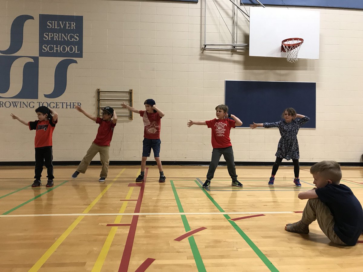 Tall_Teacher1's tweet photo. Hip Hop Dancing at its finest!!! #parentsbacktoschool @SilverSpryycbe #grade1and2 https://t.co/A0U0sn9I7U