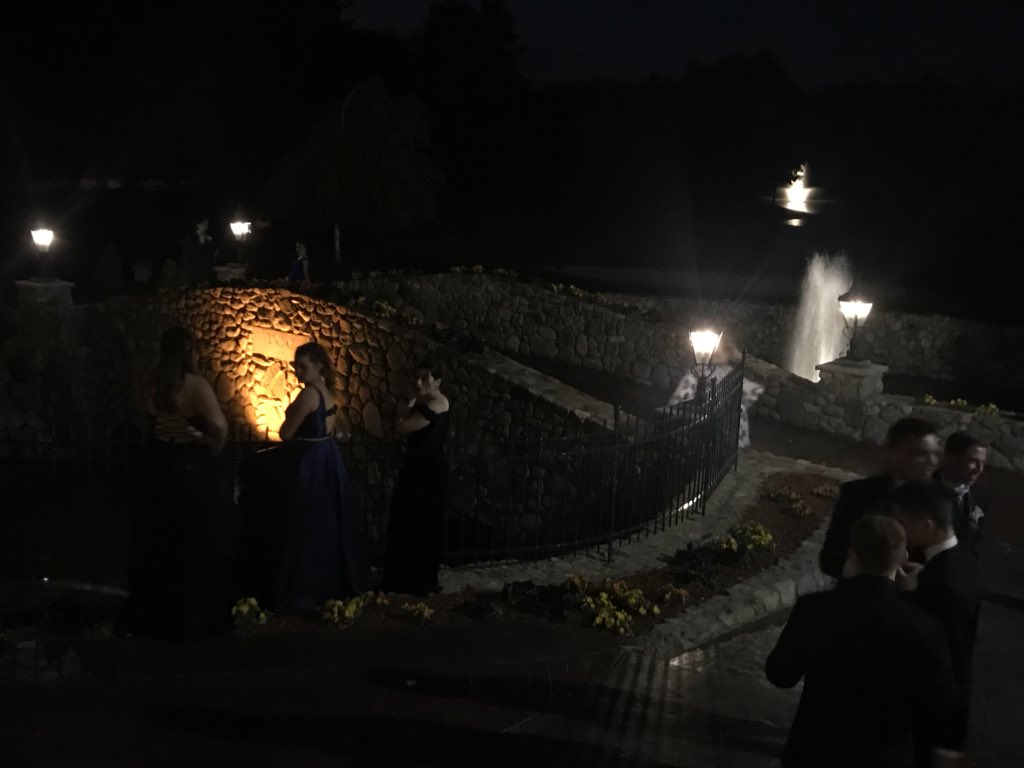 MatignonHS's tweet photo. Beautiful night! Beautiful outdoor are! #MatigProm #AGreatNightToBeAWarrior https://t.co/VTzed40bTk