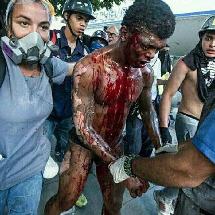 Catireelbravo's tweet image. ¿Qué pensará la madre del #TerroristoLorenSaleh y #MariaViolencia dl Asesinato alevoso a este joven? Qué pasaría si se aplicara el 👁️x👁️y dientexdiente? Hay q ser bien desalmado para  #Cometer tan horrendo crisis crimen.! Ubicate Mijiiitaaa #INOFCountryClub te espera.!