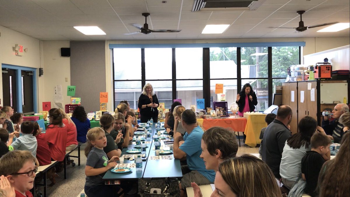 nsdiehl1023's tweet photo. π₯Principal Shannon Hay calling bingos like a boss! OBE definitely won the jackpot when we got her!! Thank you @SehayShannon! #HaythereOBE #TeamOBE #OBEistheplacetOBE @OrmondBeachElem π₯ https://t.co/7V8ZAEAwUM