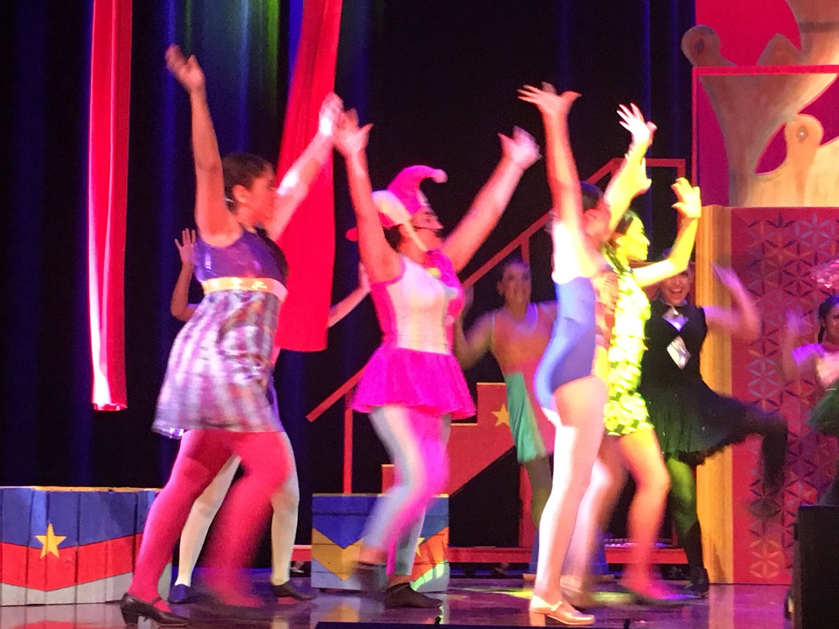 VERO_MIER's tweet photo. Iniciando #Pippin  @pasionplaya @playateatro https://t.co/6wBAUD8dds