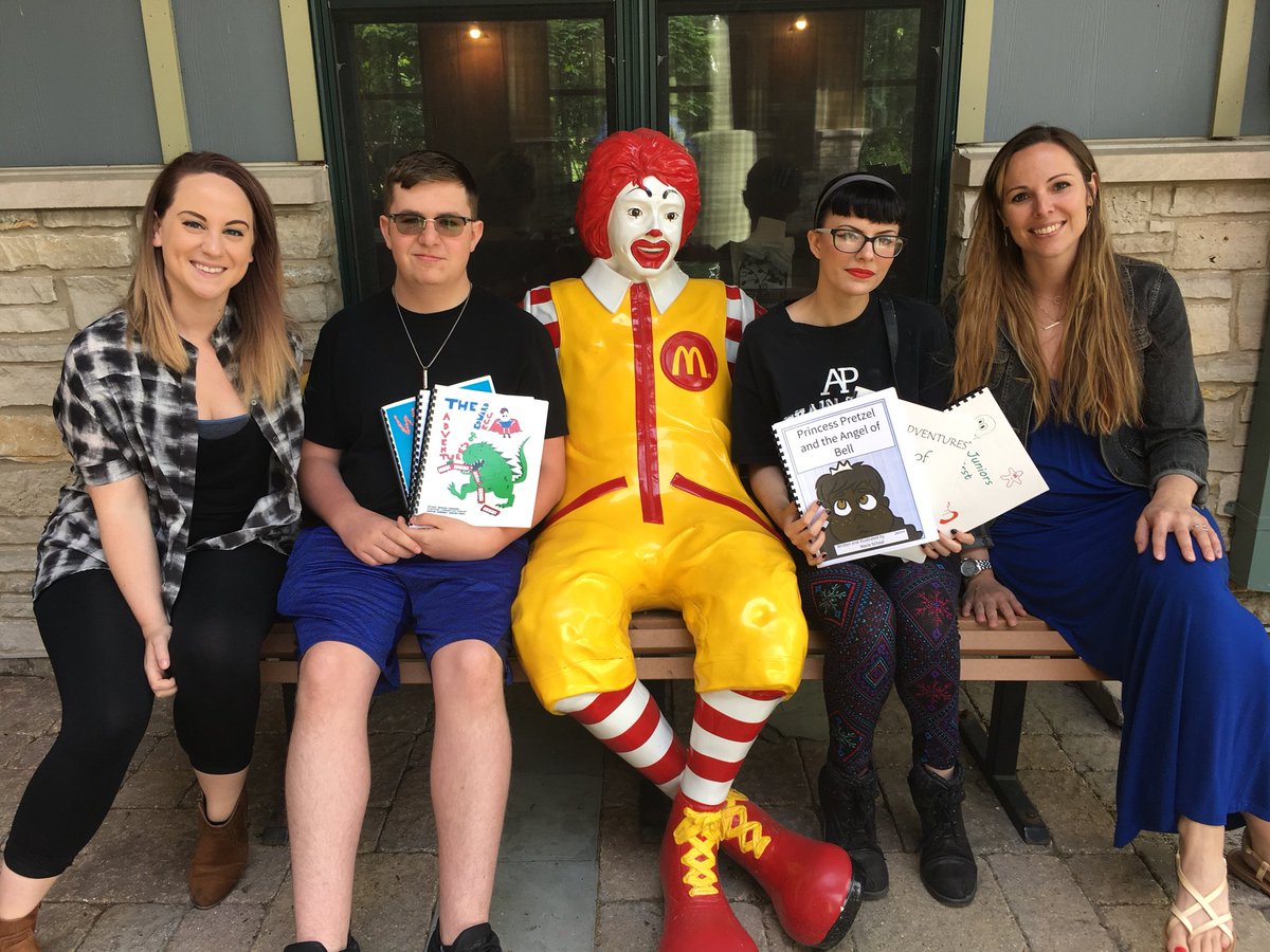 tyszkiewiczART's tweet photo. Such a great day dropping off the children's books at the Ronald McDonald House. Trying to inspire these kids to give back. I'm so grateful to work with such amazing people that made this all happen. #insidehlr #beaparthlrart https://t.co/lm9j6AQYZZ