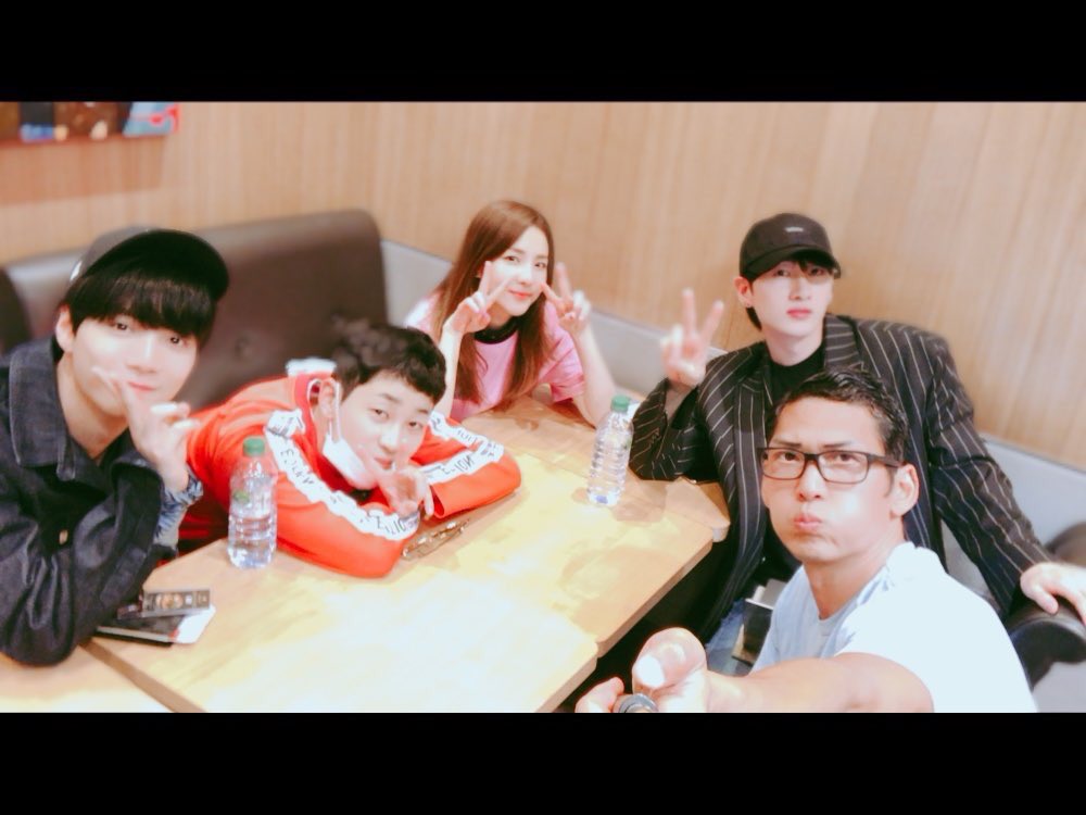 trueleadernim's tweet photo. ━━━ 🐢╲ ❪김정현❫ : 

★ ━━━━━━ ❛ 뉴이스트!🍃

İsviçre’ye güvenle gidip geleceğiz!🤟🏻 Go go!✈️ https://t.co/xBoox9sgLF