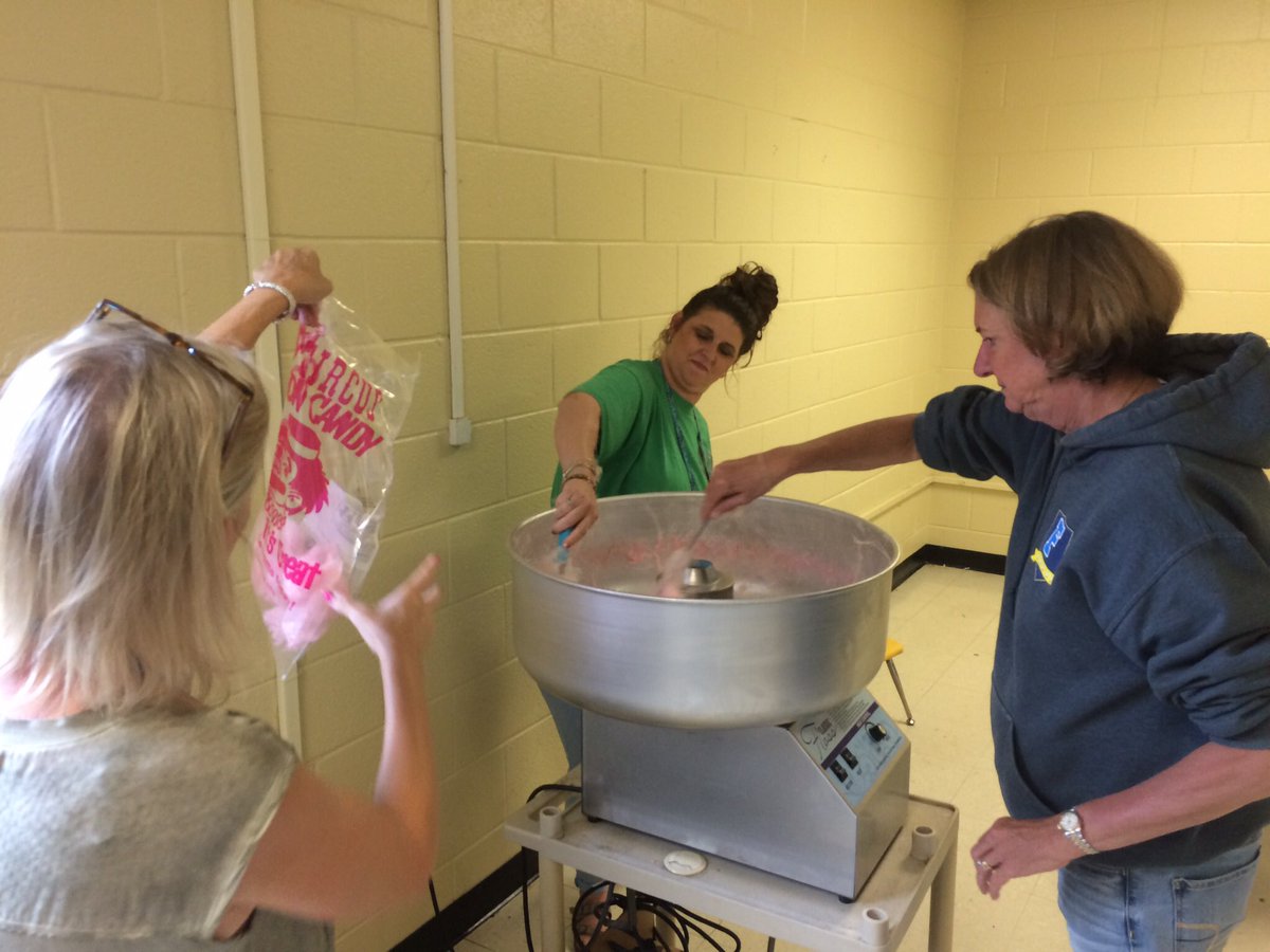 StyersKristy's tweet photo. What a fun experience @LMESTigerNation @suptking https://t.co/Swj3REyOWZ