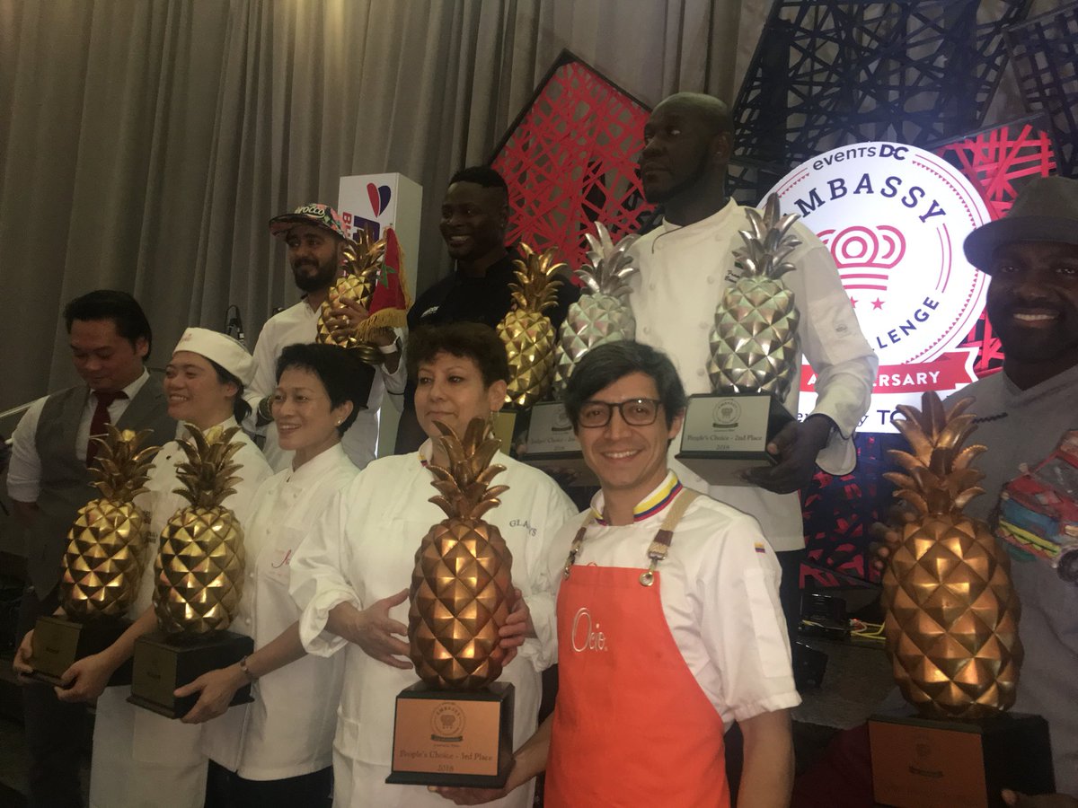 ColombiaEmbUSA's tweet image. A big thanks to everyone who voted in today’s Embassy Chef Challenge! We had a great time participating and are very proud of Chef Alex Salgado of @Ocioautoctona for deliciously representing the many flavors of Colombia! #ECCCOLO
#ECC10
@TheEventsDC