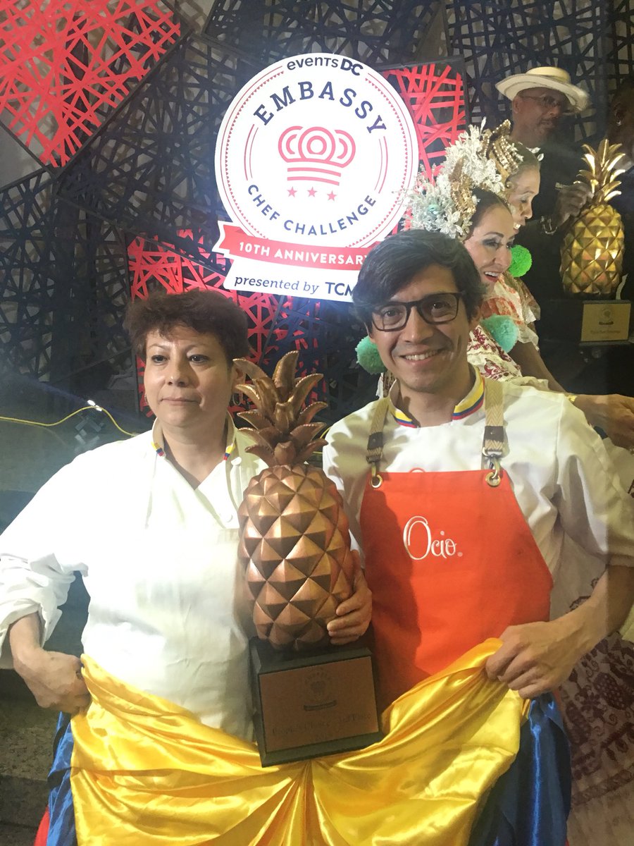 ColombiaEmbUSA's tweet image. A big thanks to everyone who voted in today’s Embassy Chef Challenge! We had a great time participating and are very proud of Chef Alex Salgado of @Ocioautoctona for deliciously representing the many flavors of Colombia! #ECCCOLO
#ECC10
@TheEventsDC