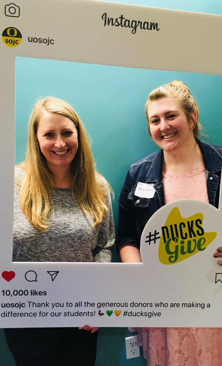 eavme's tweet photo. Our amazing Strat Comm students in #SOJCPDX giving on #ducksgive day! @UOsojc https://t.co/Ytl2lJ26OO