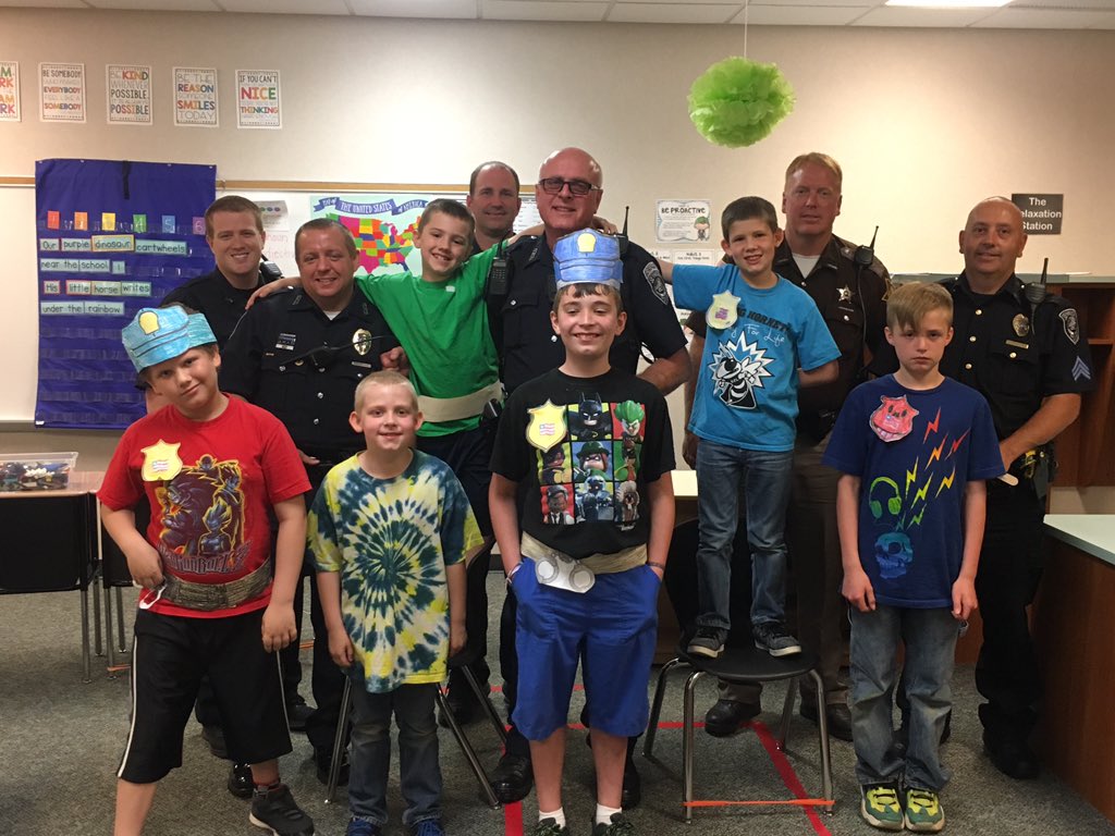reddingschool's tweet photo. Students in Ms. Samons class celebrated Law Enforcement Appreciation week in style today. We're not sure who had more fun. Thank you to all of our officers out there for keeping us safe!!! #StingersUp #ReddingRocks https://t.co/gLRp9BD0uu