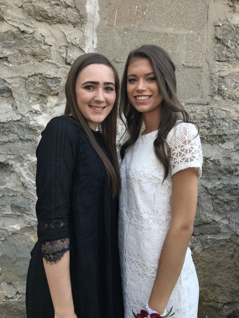 colee024's tweet photo. Happpyy bdayy @sstatz15 !! Hope you had a fab 18th!! Love uuu!!!!🎉🥂🎁🎈💛😛😈💘 https://t.co/28aPZlu3Ve