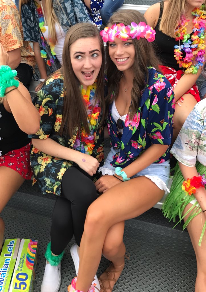 colee024's tweet photo. Happpyy bdayy @sstatz15 !! Hope you had a fab 18th!! Love uuu!!!!🎉🥂🎁🎈💛😛😈💘 https://t.co/28aPZlu3Ve