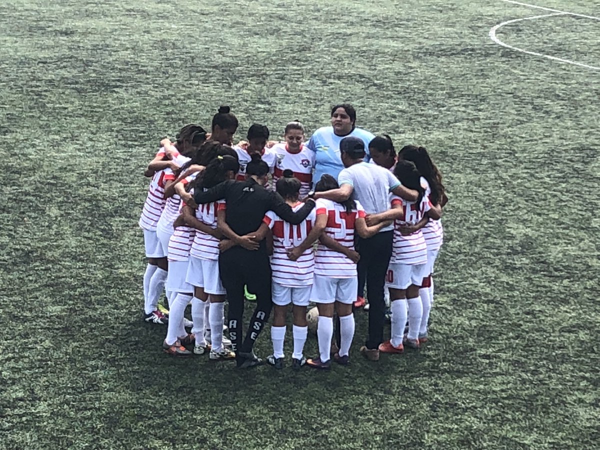 leisla_ag10's tweet photo. El equipo siempre gana #fútbol #pasión #futfem #vamosXmas 💪🏼⚽️ https://t.co/ogaFkUY7XJ