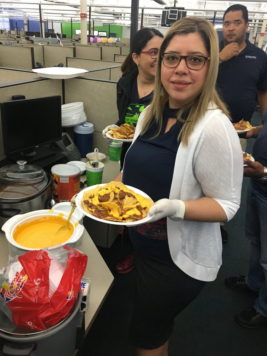 FitzGrant's tweet photo. Celebrating Q1 results, MMCLA Client ProSupport #nachothursday #dellpanama15 @DellPanama https://t.co/DTaVeNRQ7x