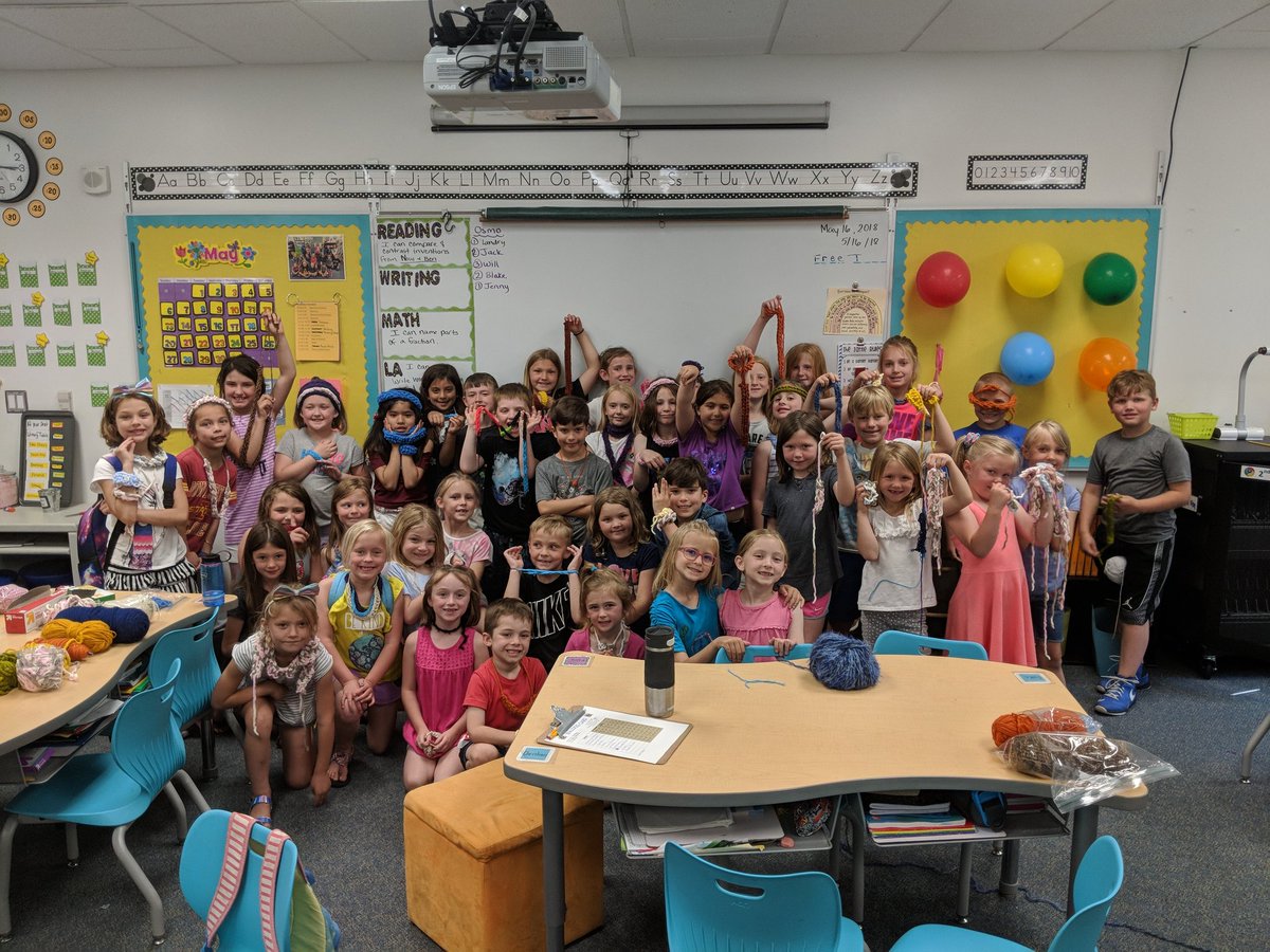meganwarwick12's tweet photo. Year 2 of finger knitting for Passion Projects! This year the group doubled in size! #vanmeter https://t.co/1p7YiLAvly