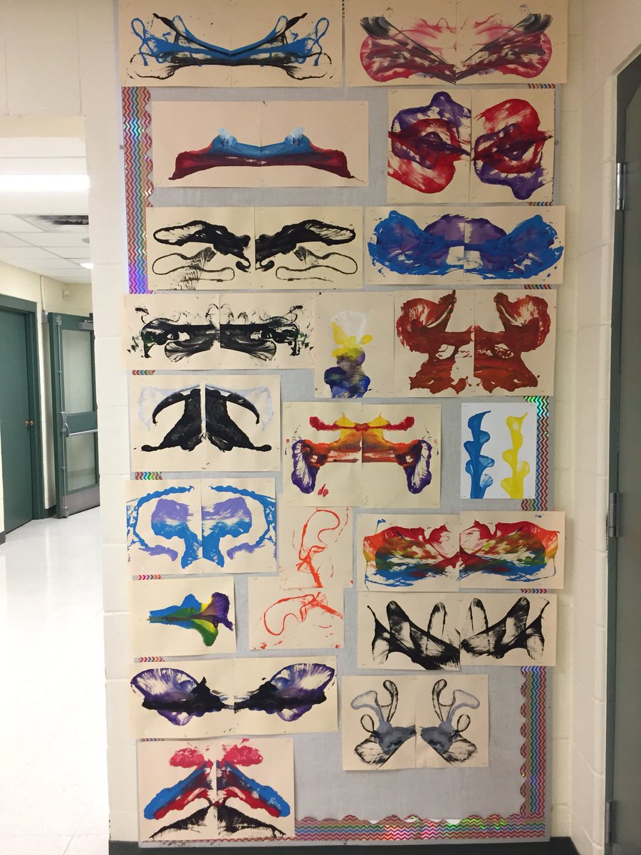 ms_ingram12's tweet photo. Grade 6 string pull art today before the long weekend #abstractart #theydidawesome #grade6fun #iloveit #lookssupercool @JRoy65 @DrClarkSchool https://t.co/cmL6fmRab4