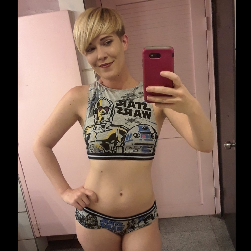 When you is a ho, but Star Wars is life. 😎 https://t.co/UyKbncBJ6T