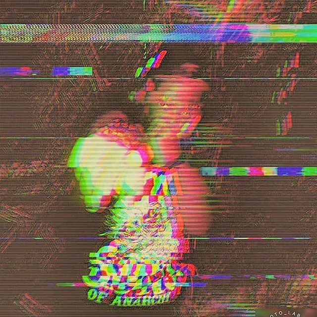 associatedFRESH's tweet photo. When you have a #tbt flick but the #creative in you lets loose. #madeyoulook #artiste #graphicart #remix #miaminights #instart #hidinginplainsight #dadecounty #rooftop #snap #soa #coolin #afrsh https://t.co/FRPupUHcW5