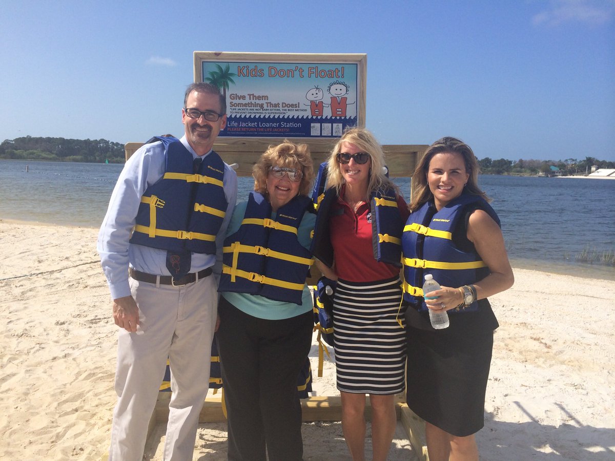 HealthyKidsCC's tweet photo. Donโt forget to pack your #lifejacket with your lunch for tomorrowโs #WearYourLifeJackettoWorkDay! Then, share your photos tomorrow on our page! Hereโs a #TBT photo when we launched our #KidsDontFloat - #lifejacketloanerprogram. @poolsafely @IWSD1 @95210letsgo #watersafetymonth https://t.co/LbV1jAv5ej