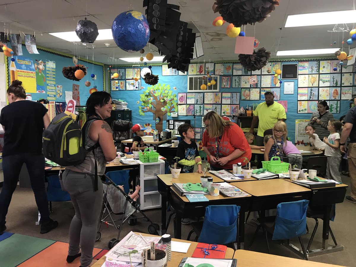 StandardElem's tweet photo. Thank you to all of the families who joined us tonight for our 2018 #StandardElem Open House! Students were thrilled to show off all of their hard work! https://t.co/t3aGBu4Vyi