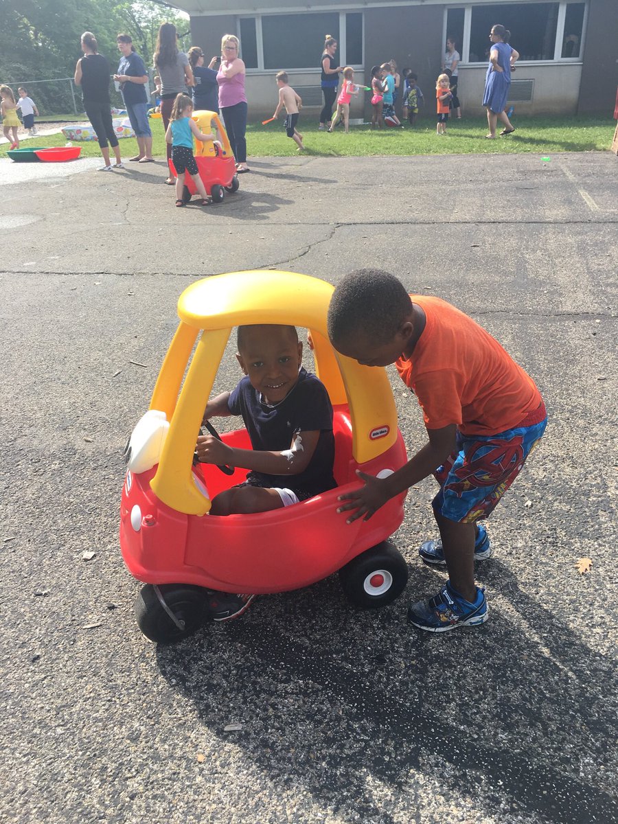mrsamysclass's tweet photo. Our messy, water day was a huge success for the morning friends! Learning through play is our favorite! https://t.co/PxXj2TOk6I