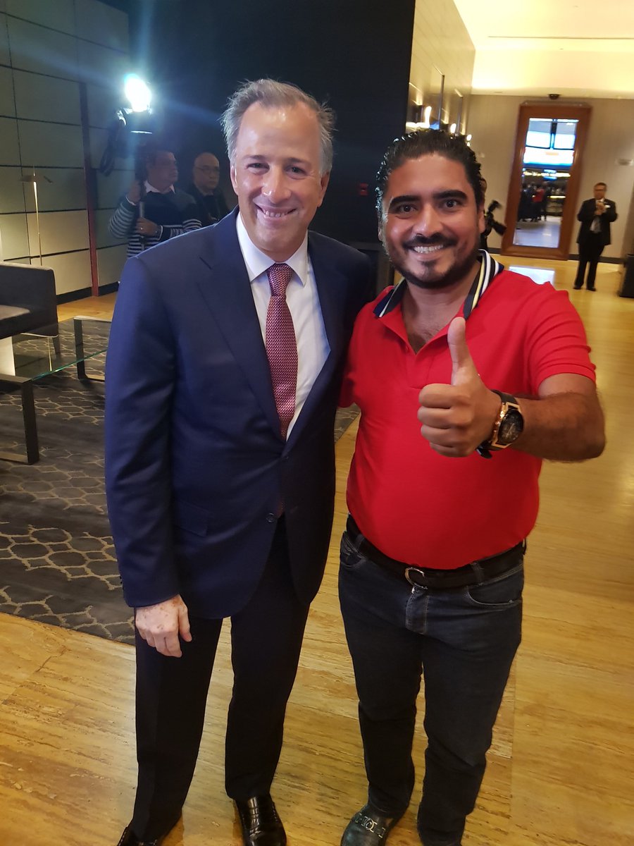 nievapardo's tweet photo. Con Nuestro Próximo Presidente de México @JoseAMeadeK @JuarezCisneros @PRI_Nacional @EnriqueDogerG_ @Javier_CasiqueZ https://t.co/m6y6wsKFmZ