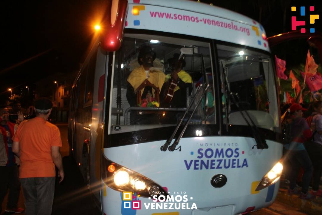 MSomosVen's tweet photo. #Entérate  📣 | @DrodriguezVen agradeció a cada uno de los integrantes de las cuatro rutas de la  #CaravanaDelFuturo  por este despliegue, en el que pudieron percibir "el amor del pueblo por nuestro Presidente @NicolasMaduro" #VotaSomosVenezuela https://t.co/uiarRqUDXI