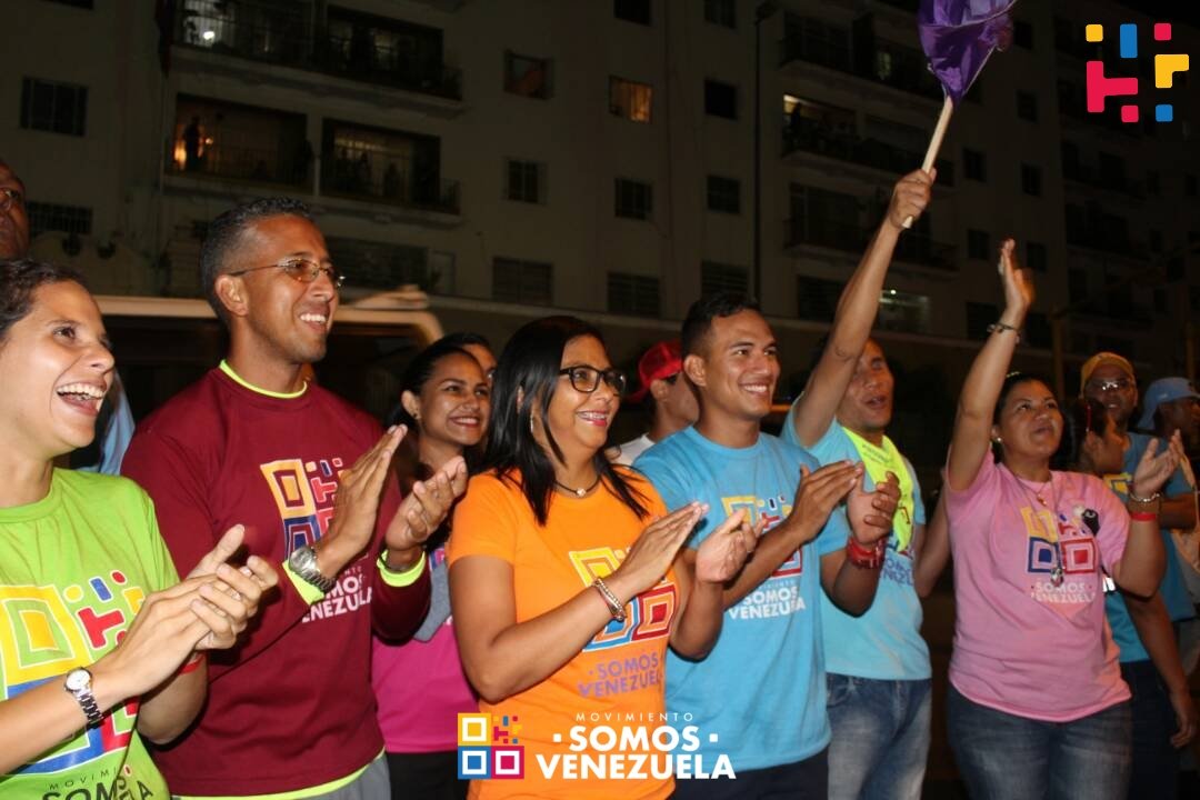 MSomosVen's tweet photo. #Entérate  📣 | @DrodriguezVen agradeció a cada uno de los integrantes de las cuatro rutas de la  #CaravanaDelFuturo  por este despliegue, en el que pudieron percibir "el amor del pueblo por nuestro Presidente @NicolasMaduro" #VotaSomosVenezuela https://t.co/uiarRqUDXI