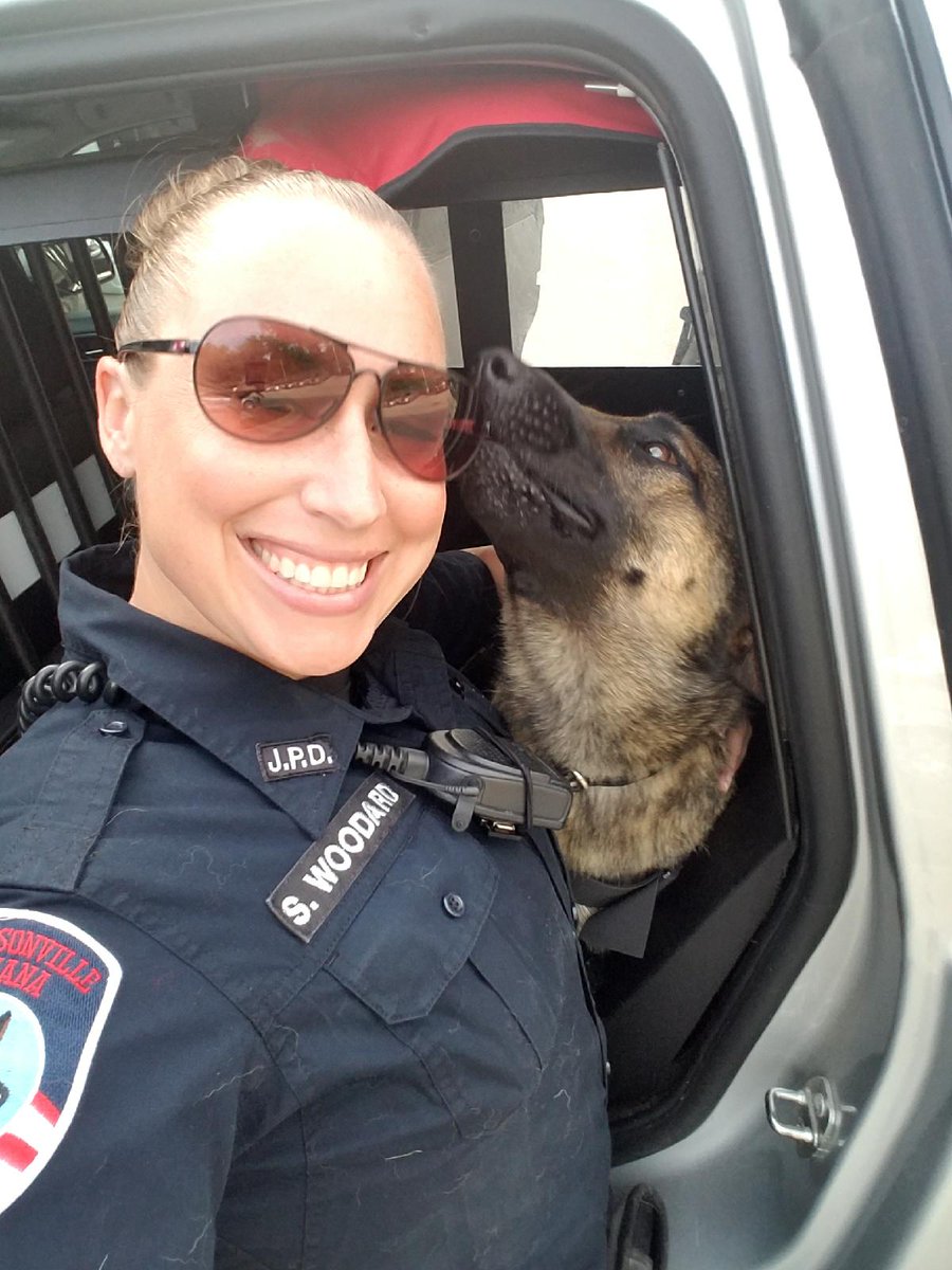 LPDPolicePatrol's tweet photo. 2 episodes of #PolicePatrol so far and twice Officer @SusanWood657 has been in life saving situations! Great job Ma'am! 💙

🔴#LivePD #FirstResponders
@JEFFcityPD 
@LivePdFans 
@womenonpatrol https://t.co/LZkp5n6BSw