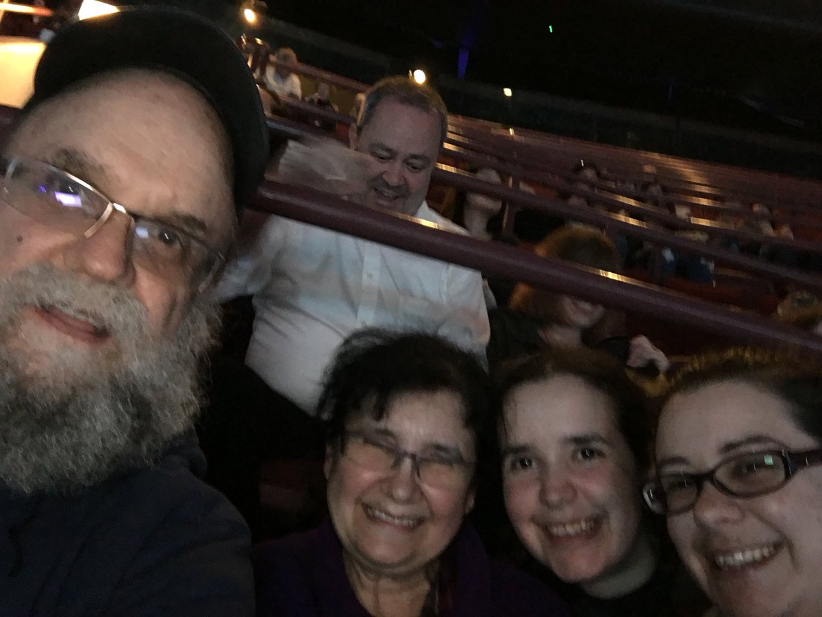 rebornpipes's tweet photo. Family bonding at #SOICAN2018. #StarsOnIce https://t.co/95ILDJLkqm