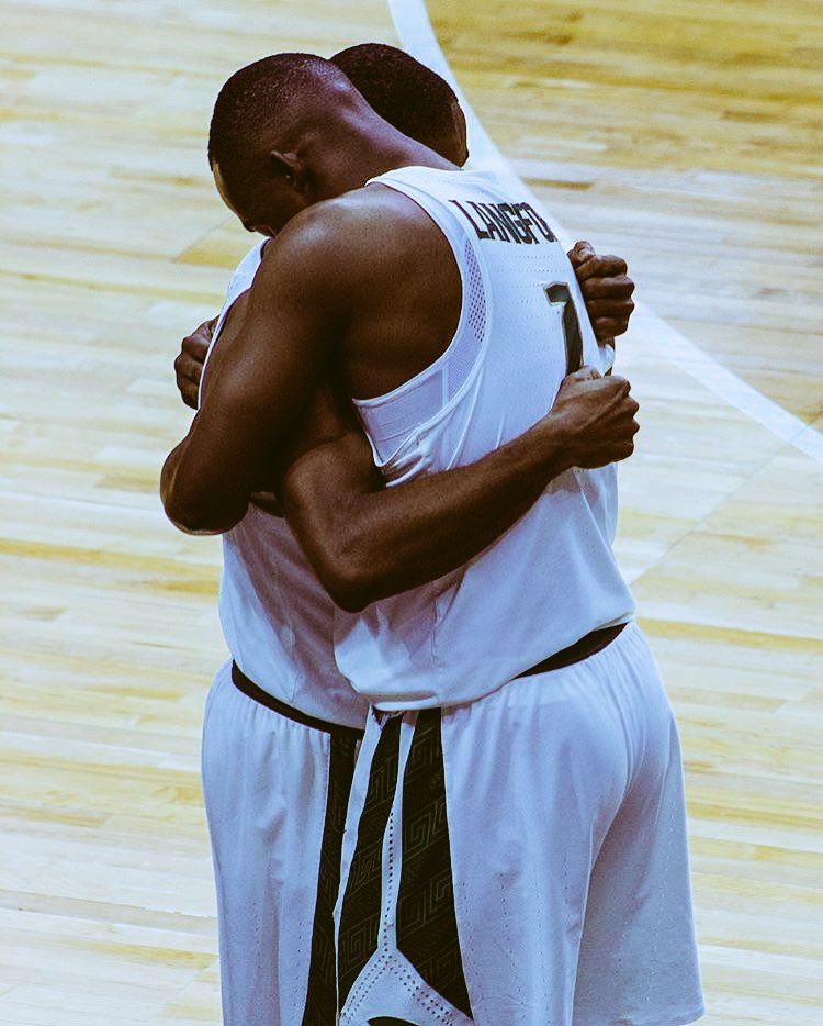 CoachDaneFife's tweet photo. A very powerful photo of what it means to be a Michigan St. Spartan. When you care for a teammate or a classmate like Spartans do, real emotions come out.  #SpartansWill https://t.co/mfWZDhCxvt