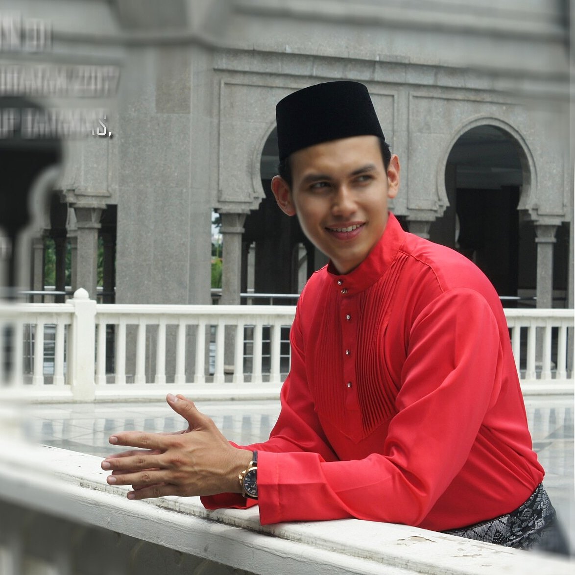 MohdNazmiNordin's tweet photo. Salam 2nd Ramadhan and have a blessed friday ahead. 

#NazmiNordin 
#MagneticaParfum 
#Beaucollyn 
#SumpahanMagnetica https://t.co/uoe5oWwiqT