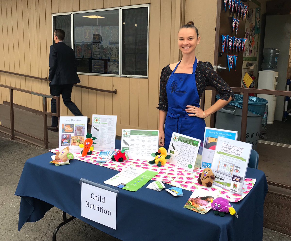 NutritionSBSD's tweet photo. Child Nutrition table at Skyline's Open House this evening! Always happy to answer parent questions and tell them about new & fresh happenings in SBSD lunches. Thank you to Ms. Maya for being our CNS expert tonight. @LisaADenham #CustomerServiceWithASmile https://t.co/0b4WXSCSVP