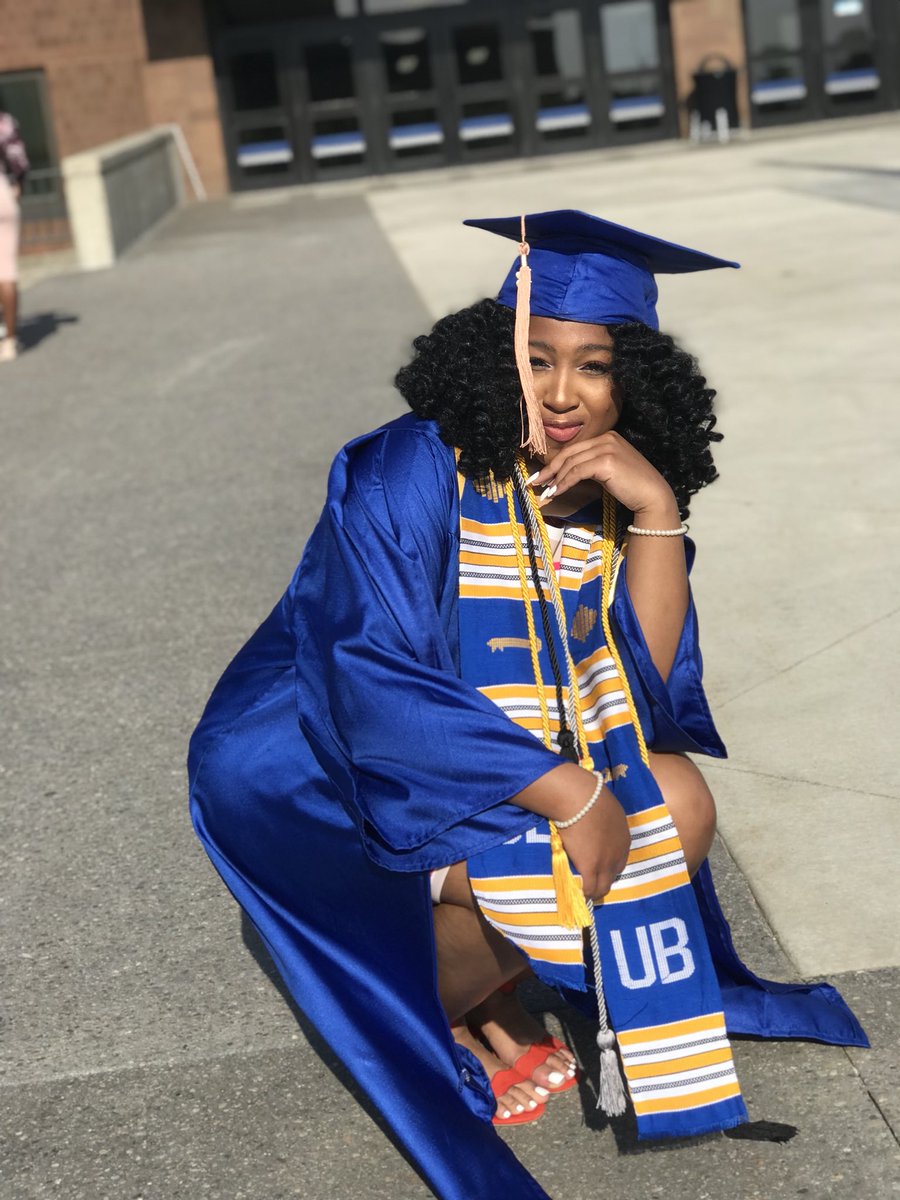 trueraediance's tweet photo. UB Grad in 2 days #GradSlay #moneyaroma #Finance #B.S. 👩🏽‍🎓🇯🇲🤟🏽 https://t.co/LL10fuqOiD