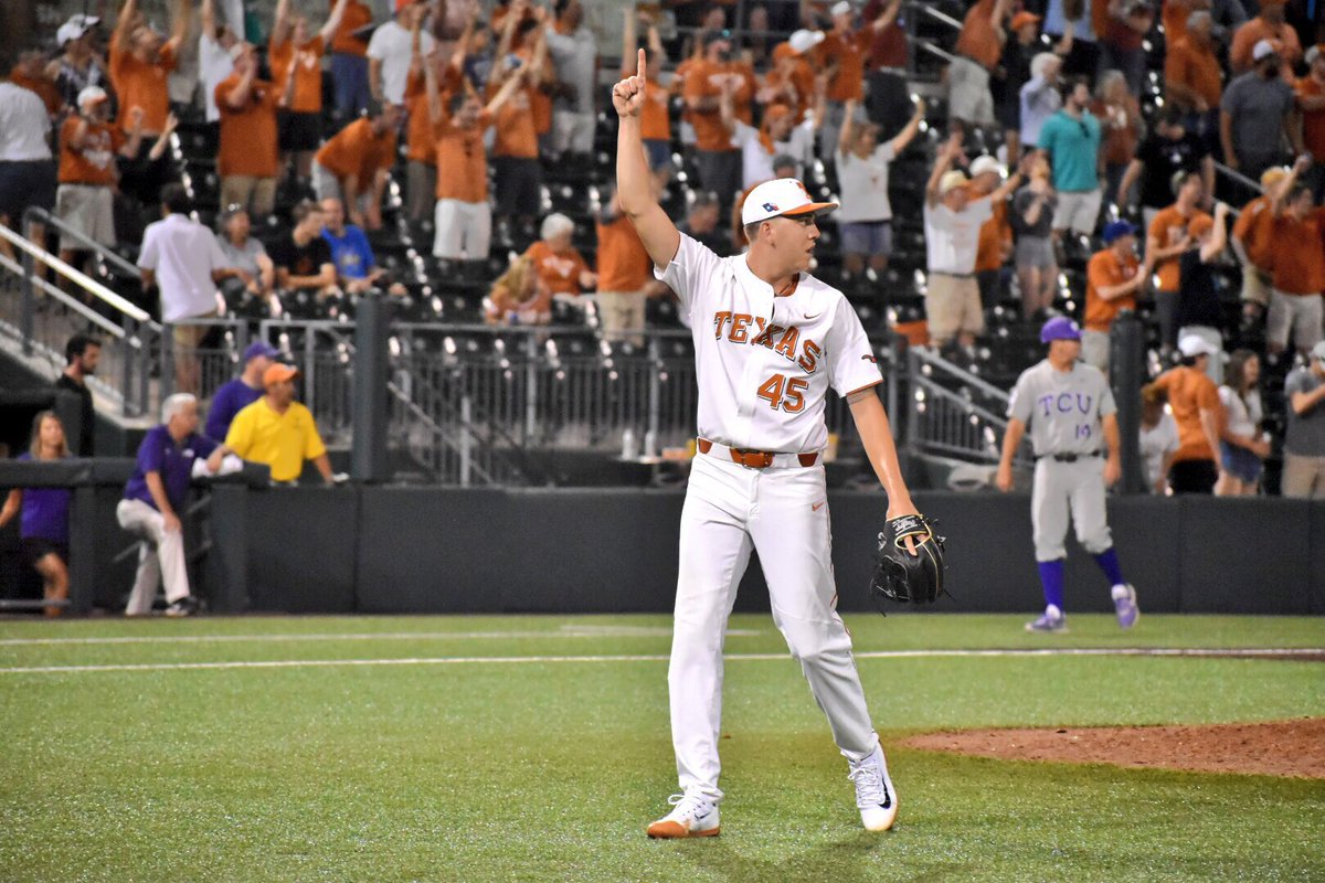 TexasBaseball's tweet photo. BALLGAME! HORNS WIN, 3️⃣-2️⃣, OVER TCU AND @nolankingham GOES THE DISTANCE! #HookEm 🤘 https://t.co/FAMtf8K8ES