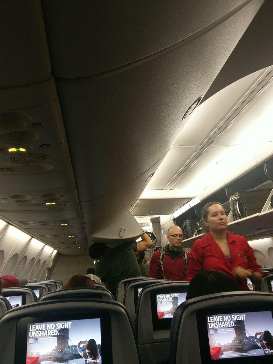 duenorthvb's tweet photo. California bound!! #HarmonySweeps #bossBaby #itsLaurel https://t.co/6gaXDrJrHc