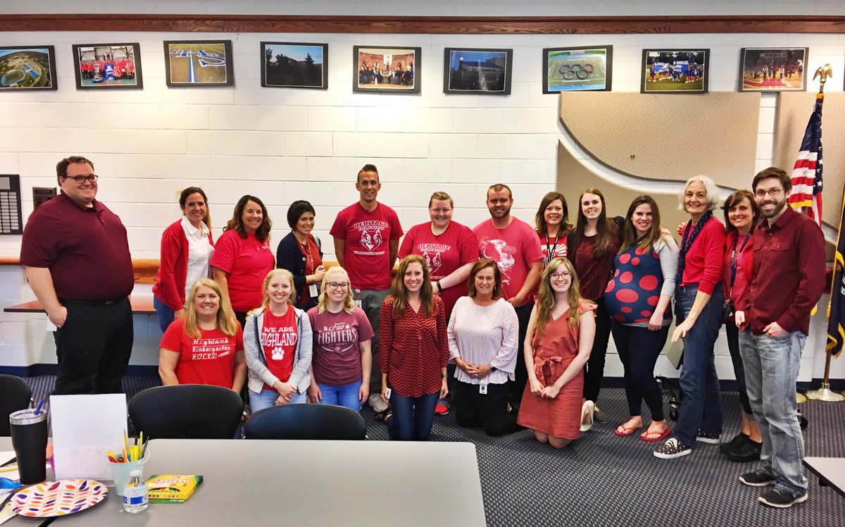 art2artDenise's tweet photo. Huron Valley Schools finest #WearRedForPublicEd @HuronValleyEA https://t.co/kDCmt61y2e