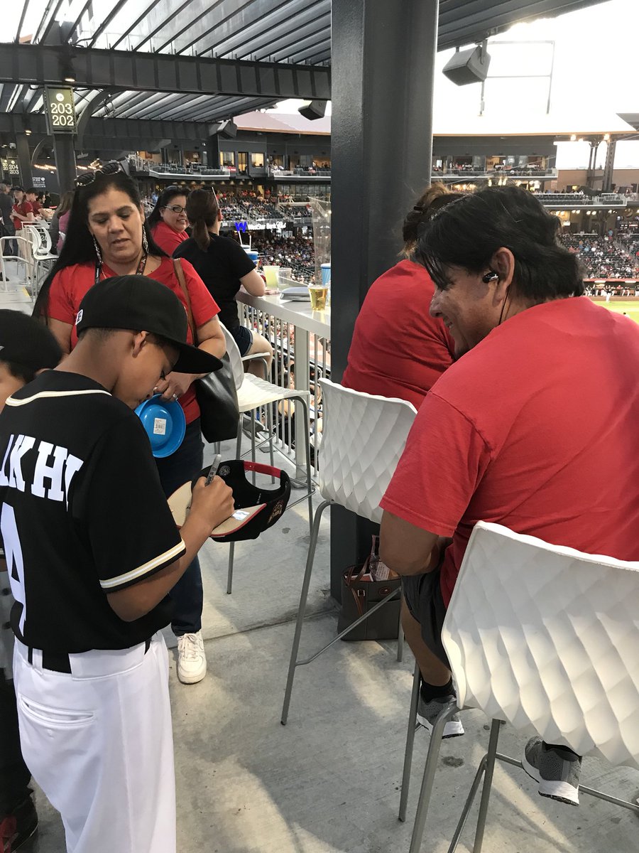 epchihuahuas's tweet photo. 🧢✍️ 👌
#MalakhiDay https://t.co/BNI9VQ8lng