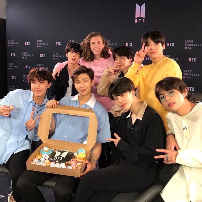 seokjinbit's tweet photo. my babies are just all over the place and all over the tabloids right now

pROUD IS AN UNDERSTATEMENT

#iVoteBTSBBMAs @BTS_twt https://t.co/qEMQ6XdzMM