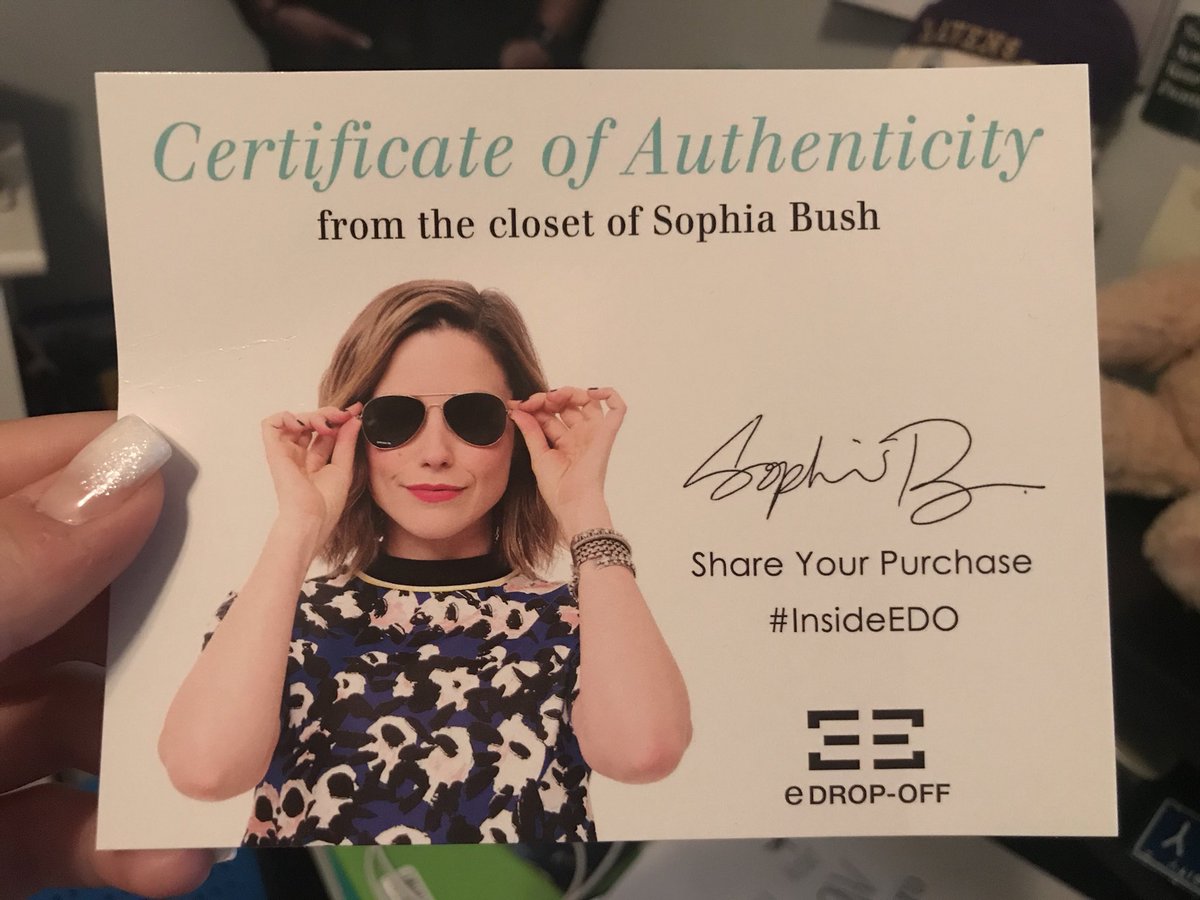 em_nicole718's tweet image. The only hand me downs I wear are from @SophiaBush...

I AM IN LOVE WITH THIS TOP!!! And thank you for supporting such a wonderful cause!! Much love!! #TheGirlProject #InsideEDO #SophiaBushxEDO @SophiaBush @shopedropoff