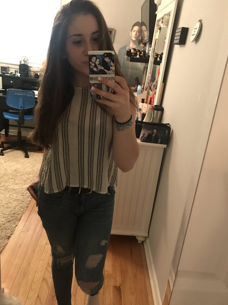 em_nicole718's tweet image. The only hand me downs I wear are from @SophiaBush...

I AM IN LOVE WITH THIS TOP!!! And thank you for supporting such a wonderful cause!! Much love!! #TheGirlProject #InsideEDO #SophiaBushxEDO @SophiaBush @shopedropoff