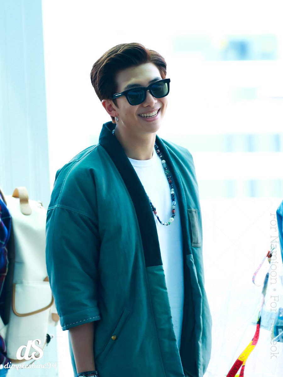 dimpleshine94's tweet photo. 180514 ICN to LAX

Your smile makes me want to sing "MINE" 💕

~♡~
#김남준 #남준  #RM   #방탄소년단 #BTS 

@BTS_twt #iVoteBTSBBMAs https://t.co/avAzpv2fpP