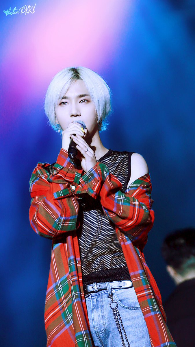 listentokry's tweet photo. 180512 #Yesung @shfly3424 #SuperShow7inMacau 😉😉😉🔥 https://t.co/RUcR9BLzUo