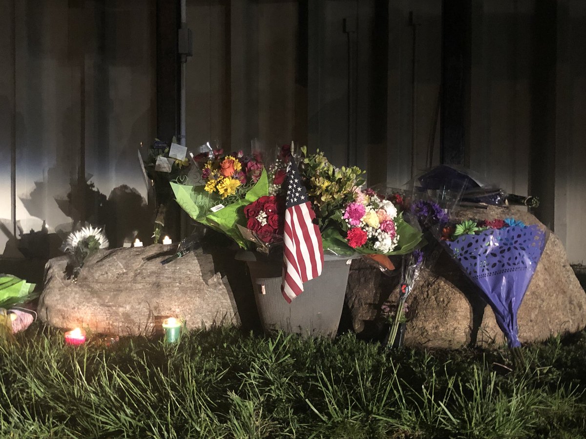 JLaytonTV's tweet photo. Tribute outside East Brook Middle School In Paramus after a deadly school bus crash in Mount Olive. A teacher and 5th grader killed on a field trip. Dozens sent to the hospital. Please keep them in your prayers. #ParamusStrong @CBSNewYork https://t.co/1KAGuQ4LS2