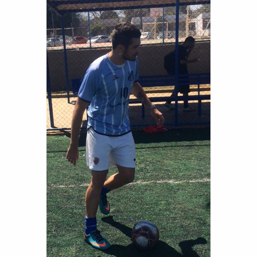 aleexandre7's tweet photo. 1ª paixão nunca se esquece? 🤷🏻♂️⚽️❤️
#JVFC https://t.co/SRubjjkdsk