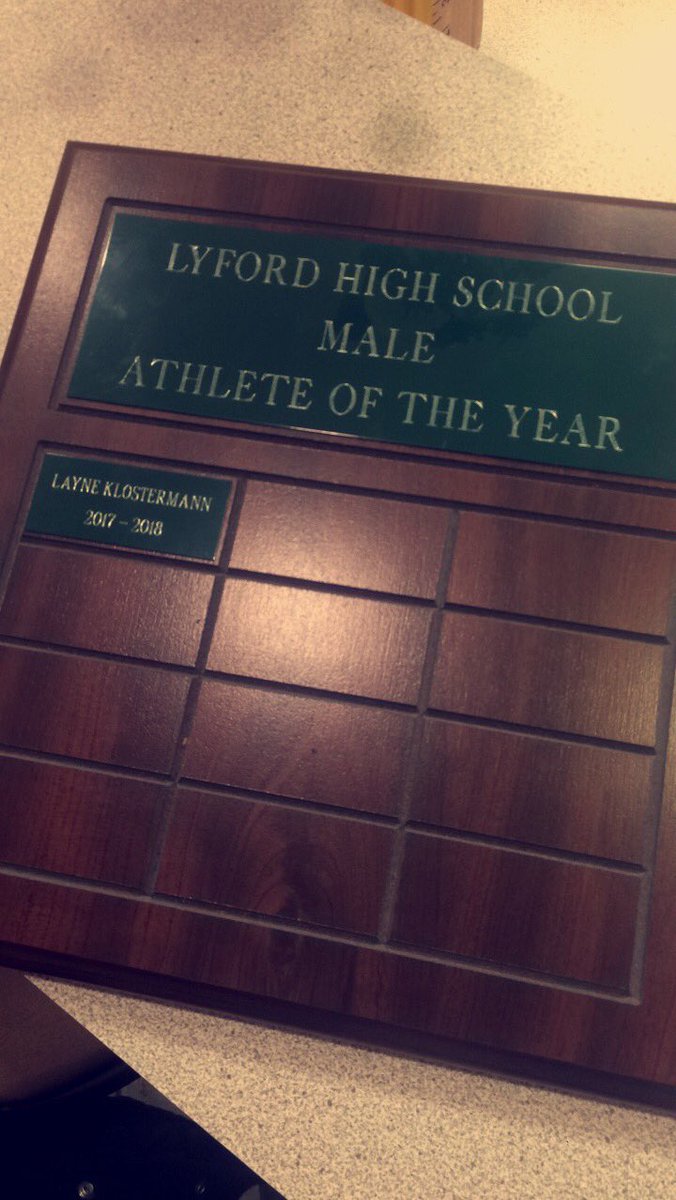 layneklos2's tweet photo. It’s awesome getting to be the start of a new tradition. Being awarded Male Athlete of the Year is an honor! Congrats to Syd for getting named Female Athlete of the year! https://t.co/KUGIwwBIKc