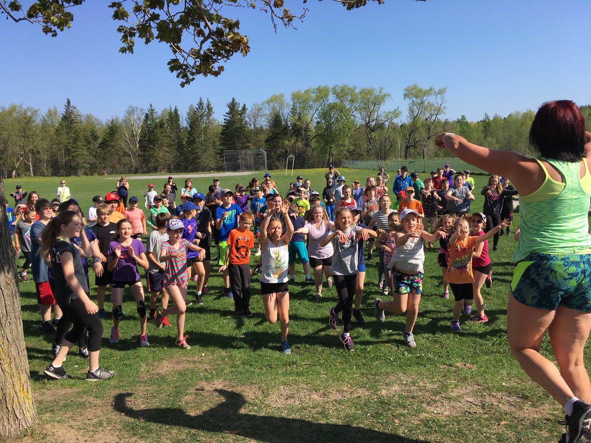 MsLongeway's tweet photo. We could not have had more perfect weather for todayβs track & field event. A little sunburnt, a lot of tired and so proud of how hard each and every athlete gave it their all today ans ensured they cheered and supported their peers. #OnlyAtLadyMac https://t.co/DnpdhbICLx