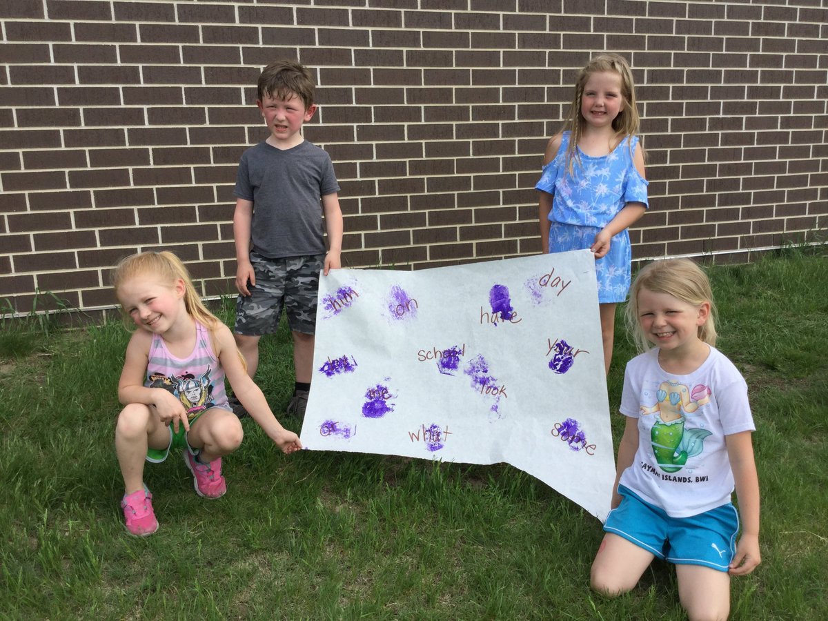 MrsCmanos's tweet photo. F is for Flyswatter painting! The sight words never had a chance! https://t.co/CY2gTFd9jK