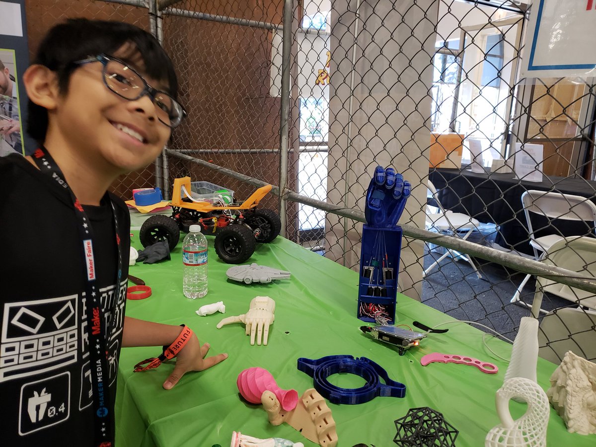 HabSkibbix's tweet photo. 🤖Brother Robot: Come visit me and the @yesIMADE3D Jelly Box 2 @makerfaire #BAMF2018 #bamf #bamf18 Saturday May 19 from 1pm to 4pm https://t.co/S4fFAEWOia