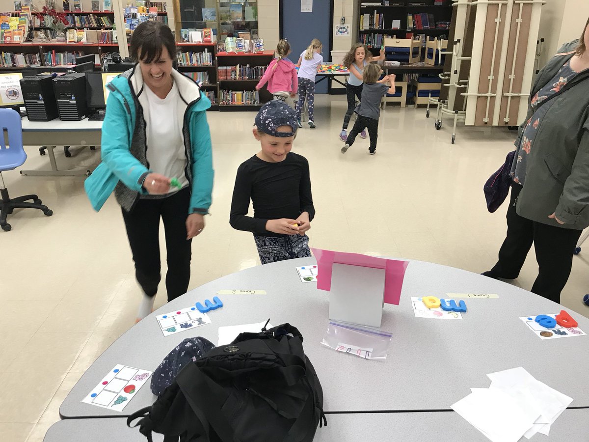 Tall_Teacher1's tweet photo. More fun letter sounds and blends! @SilverSpryycbe #parentsbacktoschool #CBEliteracy https://t.co/jXELzspQmq